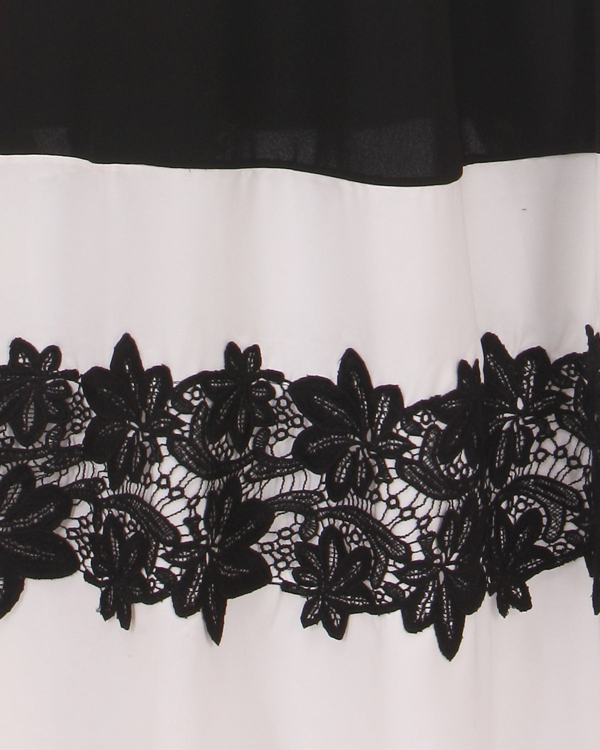 Closed Black & White Abaya With Applique