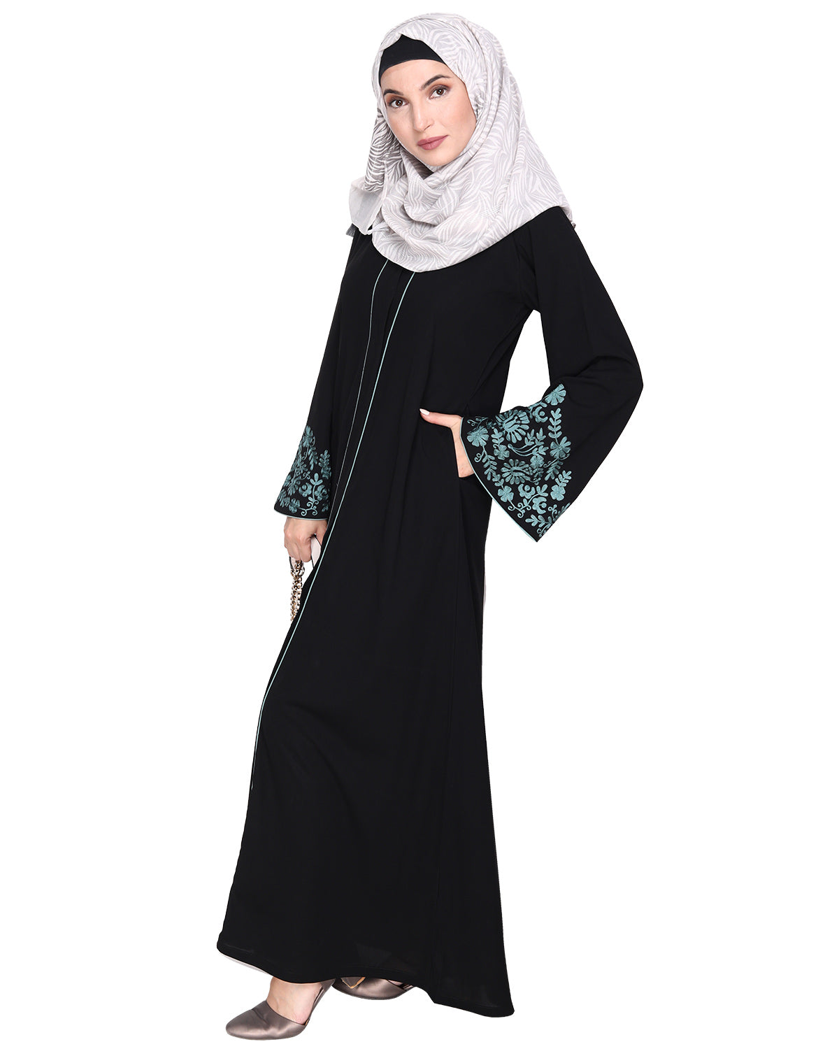Sophisticated Abaya With Thread Embroidery